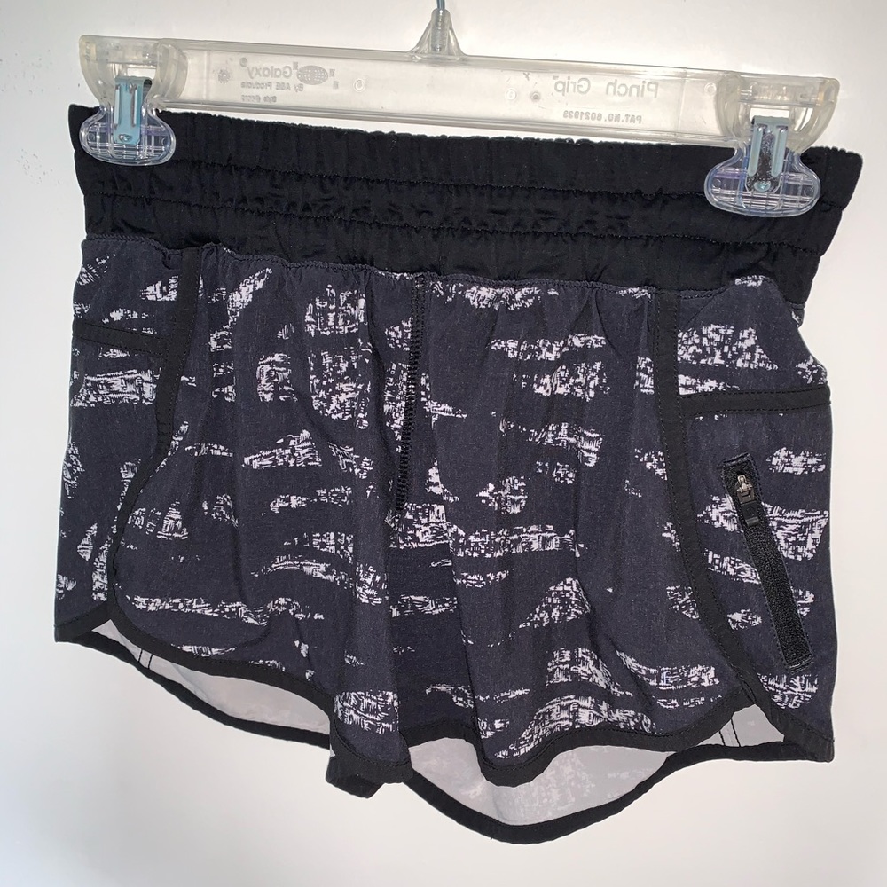 Lululemon tracker shorts